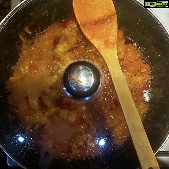 Jovika vijaykumar Instagram - Dinner duty ~ 1. Play music 2. Just Cook Ps. I do dinner duty once in a blue moon and this is (tomato chicken)