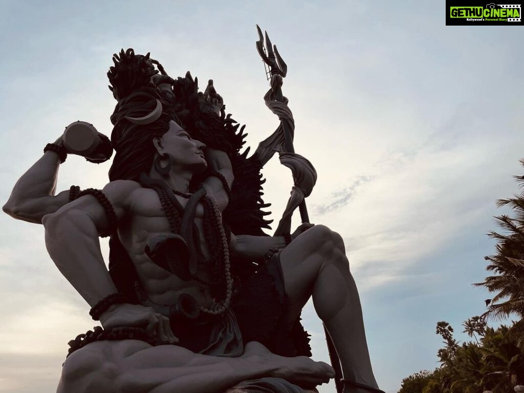 Jovika vijaykumar Instagram - Azhimala Siva Temple ആഴിമല ശ്രീ മഹാദേവ ക്ഷേത്രം