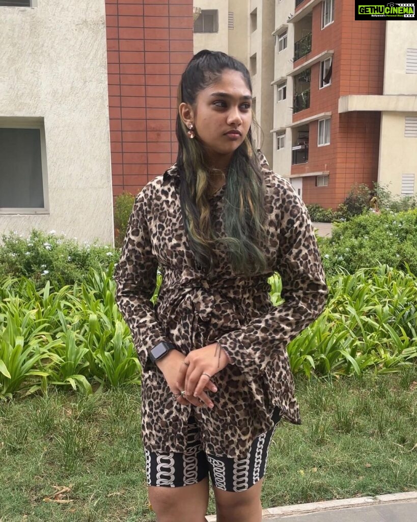Jovika vijaykumar Instagram - That one day you get ok pictures 🙂🫶 Dress from @vanithavijaykumarstylingstudio 🥰 Chennai, India