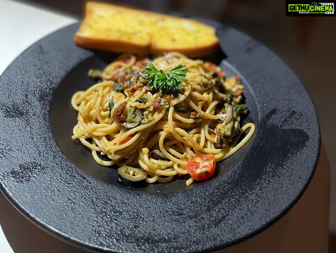 Jovika vijaykumar Instagram - goa day : one Antares Restaurant & Beach Club