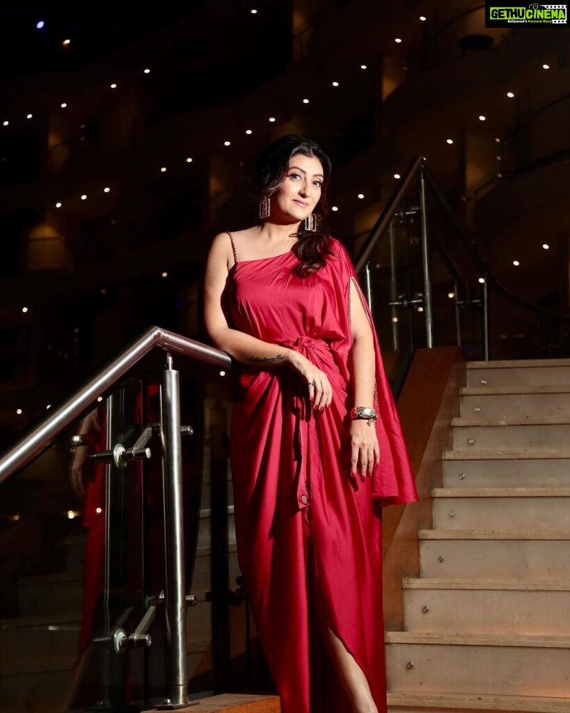 Juhi Parmar Instagram - Painting the town red 🌹❤️ in Juhi style! Glimpses from last night as I dolled up and attended an awards ceremony after long! The red carpet, the lights, the camera..I guess somethings I will always love, always cherish as is the love from all of you! More coming up soon…. Styled by: @deeti.mehta Outfit : @kelaayah Assistant @snehatiwari05 Managed by @brandnbuzz MUA @ruupa_krupa