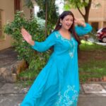 Juhi Parmar Instagram - When you love to dance and find just the right song on your playlist, and then think why not try out some moves! #bollywood #bollywoodsongs #bollywoodstyle #dance #dancelover #reels #reel #reelsinstagram