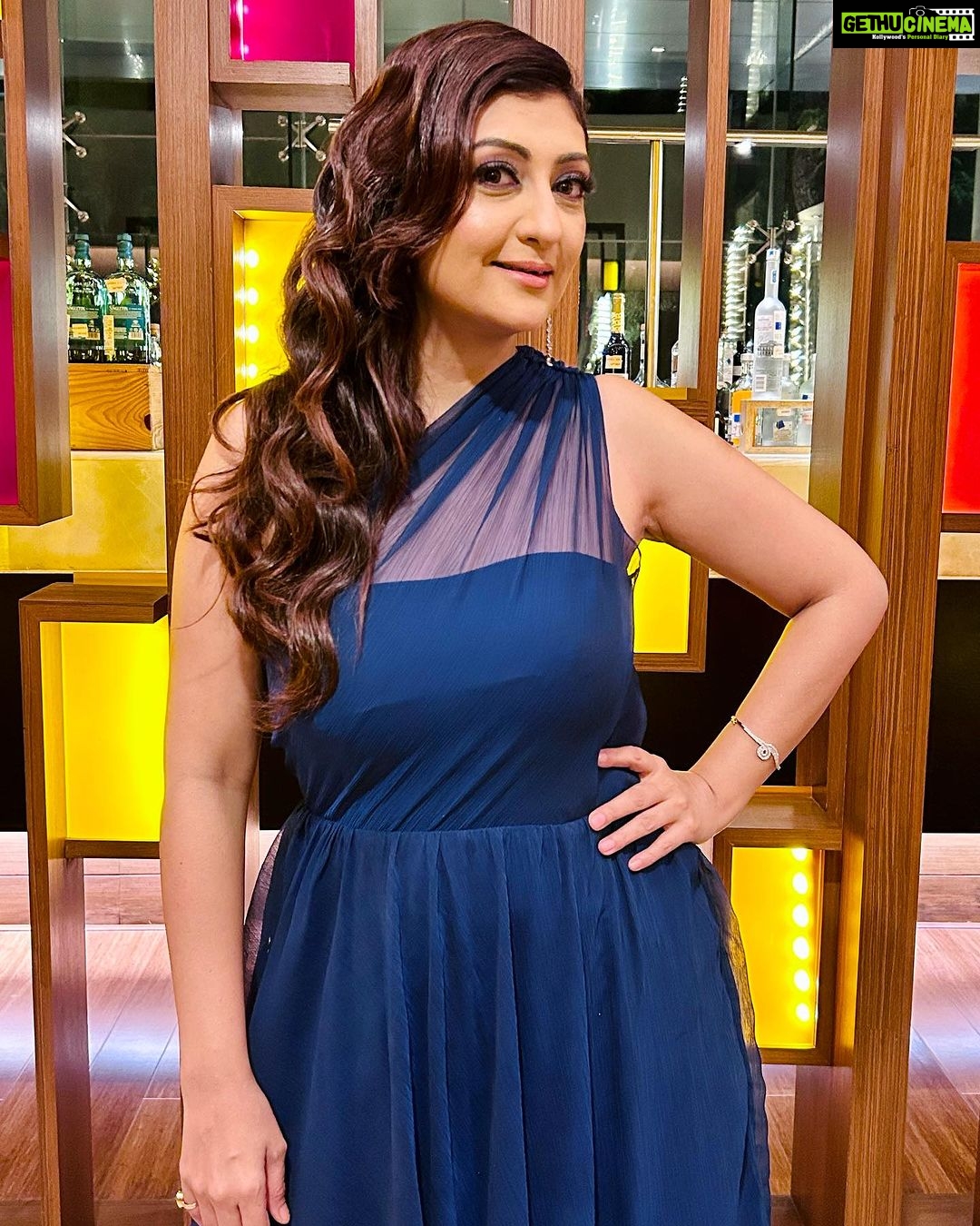 Juhi Parmar Instagram - The glow 🏆 Thank you for making this journey of Yeh Meri Family so special! It’s all of you and the love you guys have given us that has gotten us to these awards and recognition. Won the best jodi in web originals with @rajeshkumar.official at #screenxx2023 awards A big thank you to @theviralfever @sunshineproductionsofficial @amazonminitv @arunabhkumar @koshyvijay @vipulmayankroy @cma.sees @sudhirpix @nikhil_sachan_ @cpayal for putting up such a great show and giving me ‘Neerja’ ❤️ Thankyou #Screenxx2023 #screenxxawards @adgully @biz_ghosh_2021 @itzz.trending for the award . . . HMU @ruupa_krupa