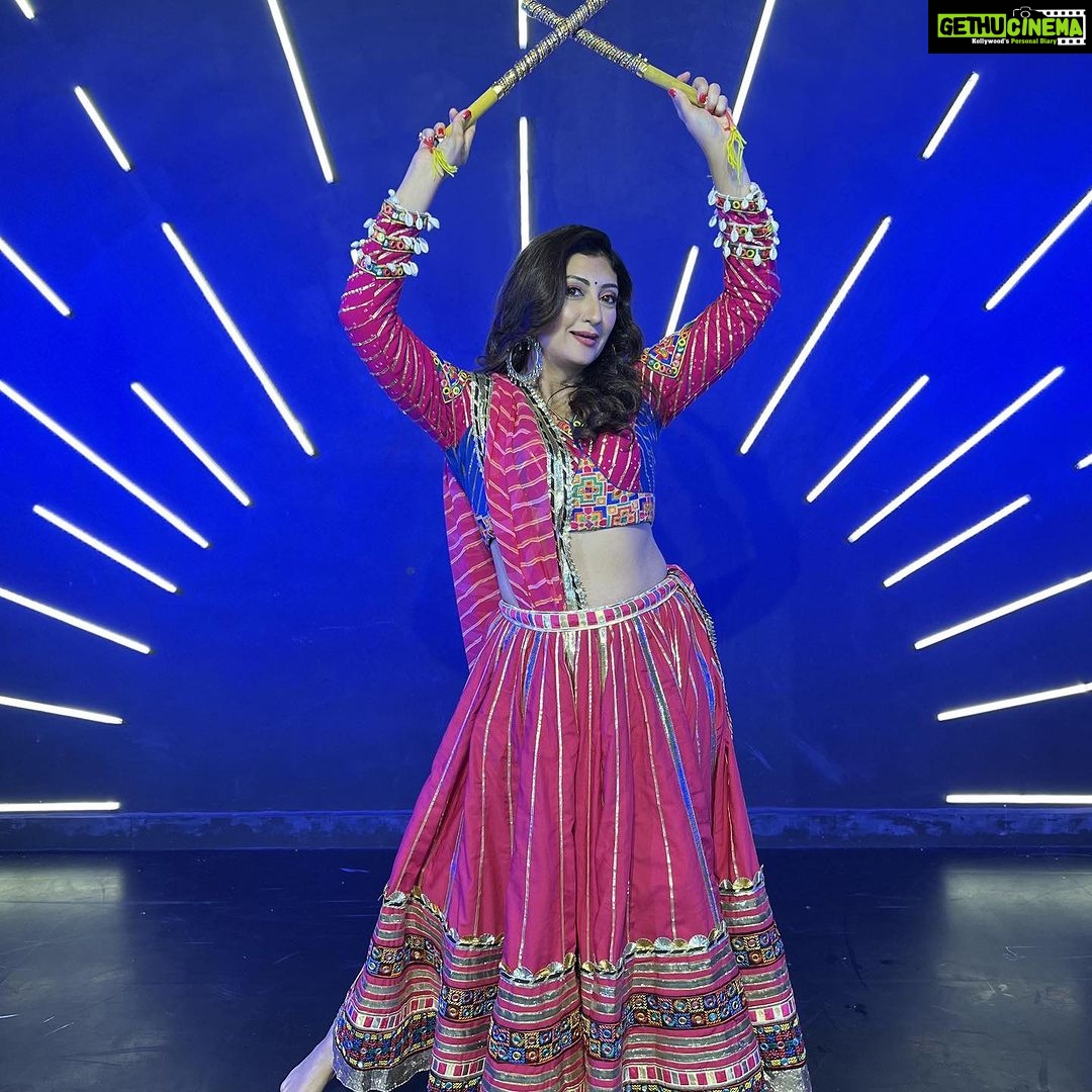 Juhi Parmar Instagram - Wishing you a very Happy Vijayadashami and a very Happy Dussehra! The win of good over evil, the win of positivity, faith and belief....of our Goddesses Durga and Saraswati! From mine to yours, wishing all of you lots and lots happiness, positivity and good health! #happydussehra #dussehra #positivity #goodoverevil #wishes