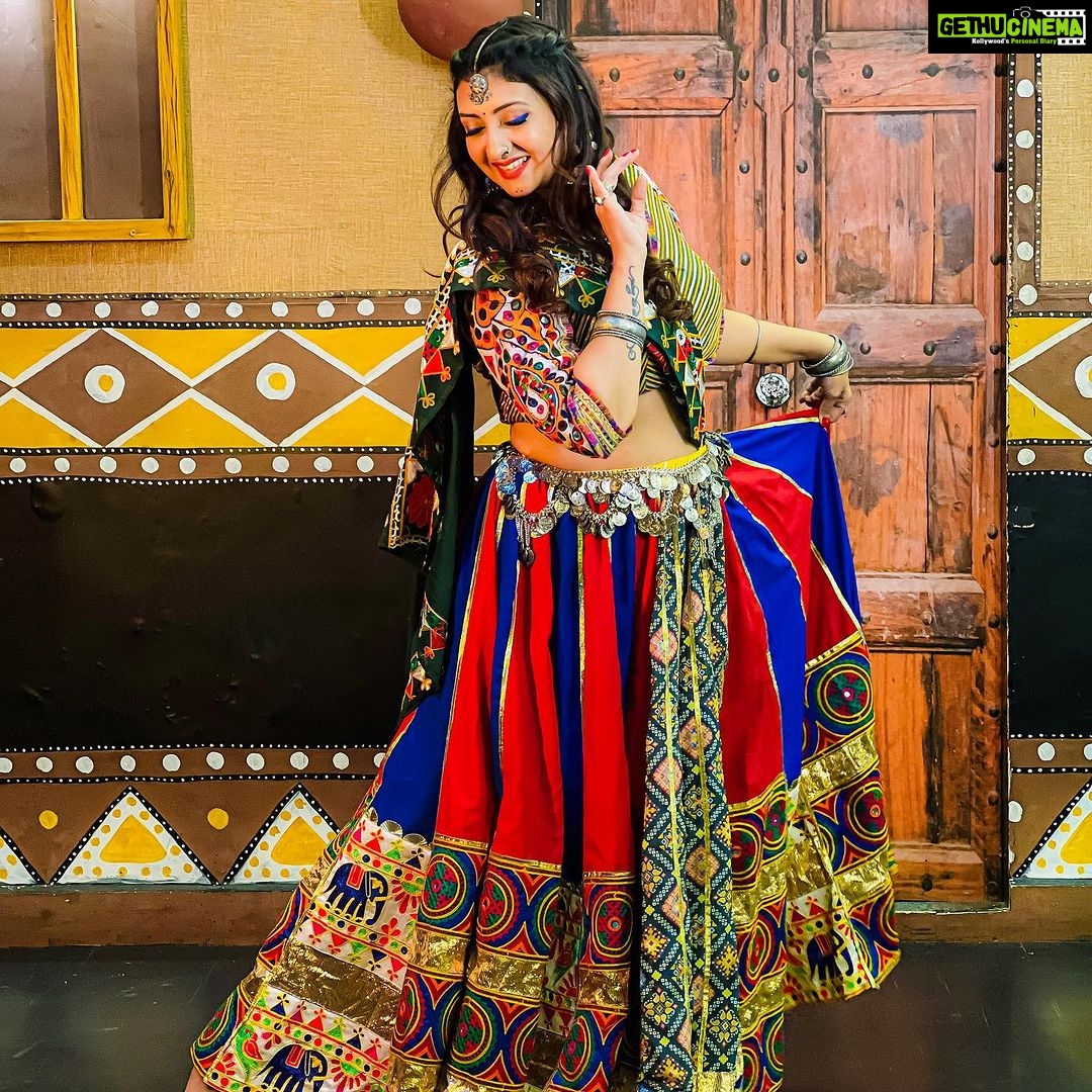 Juhi Parmar Instagram - A time of the year when everything is as beautiful as a painting because the colours are endless....Lets paint our memories as much as we can as today will never come back tomorrow! #navratri #navratrispecial #indianwear #festival #festive #festivetime