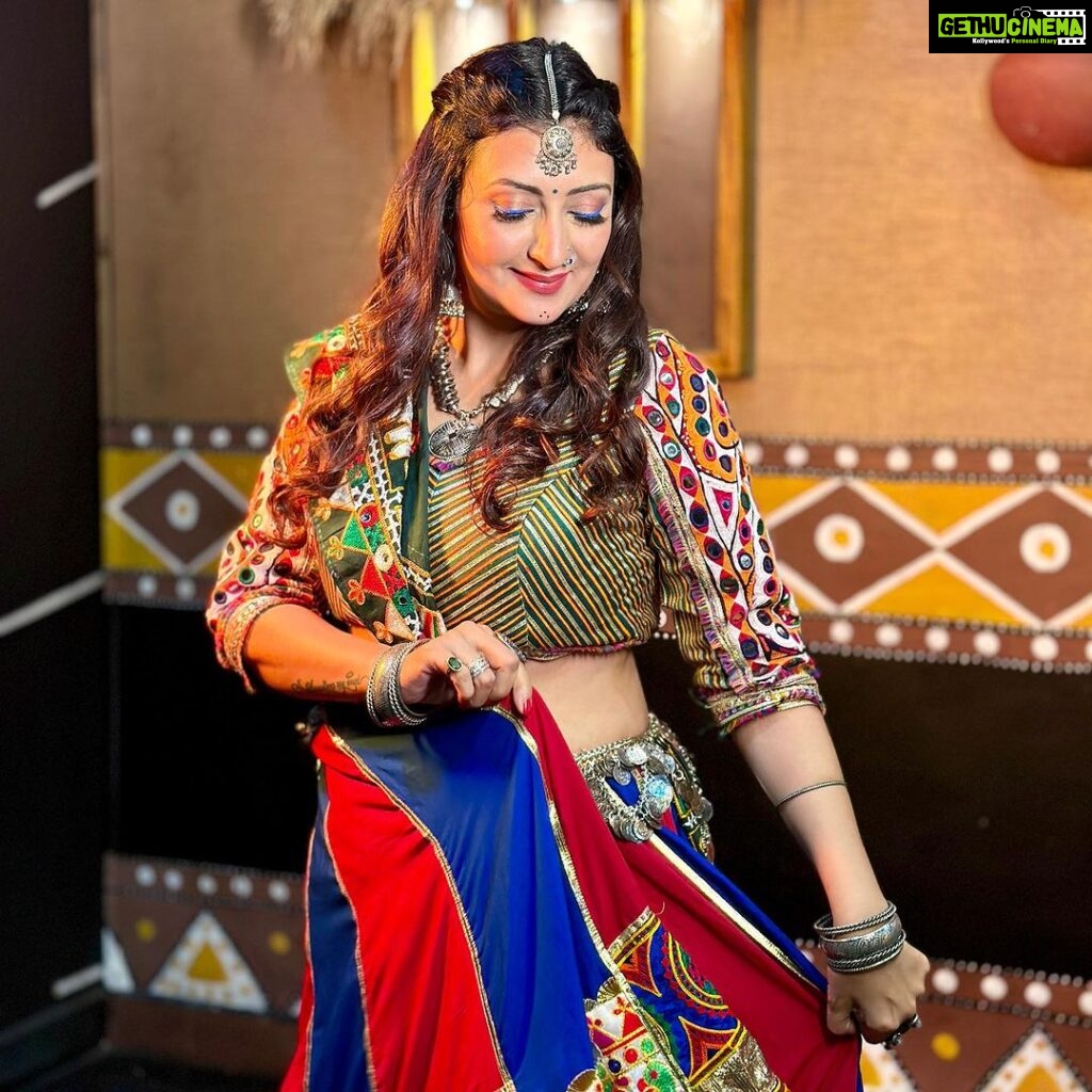 Juhi Parmar Instagram - A time of the year when everything is as beautiful as a painting because the colours are endless....Lets paint our memories as much as we can as today will never come back tomorrow! #navratri #navratrispecial #indianwear #festival #festive #festivetime