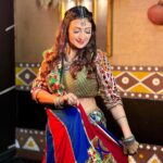 Juhi Parmar Instagram – A time of the year when everything is as beautiful as a painting because the colours are endless….Lets paint our memories as much as we can as today will never come back tomorrow!
#navratri #navratrispecial #indianwear #festival #festive #festivetime