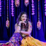 Juhi Parmar Instagram – There’s a magic when colours blend, when the brightest smiles light up and the greatest of dance moves are pulled out….that magical time of the year is Navratri!  Wishing all of you a very very Happy Navratri and hope you are enjoying these days full of dance and memories ❤️ 
#navratri #navratrispecial #navratricollection #indian #festive #festivewear