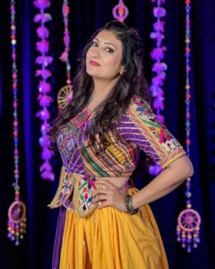 Juhi Parmar Instagram - There's a magic when colours blend, when the brightest smiles light up and the greatest of dance moves are pulled out....that magical time of the year is Navratri!  Wishing all of you a very very Happy Navratri and hope you are enjoying these days full of dance and memories ❤️ 
#navratri #navratrispecial #navratricollection #indian #festive #festivewear