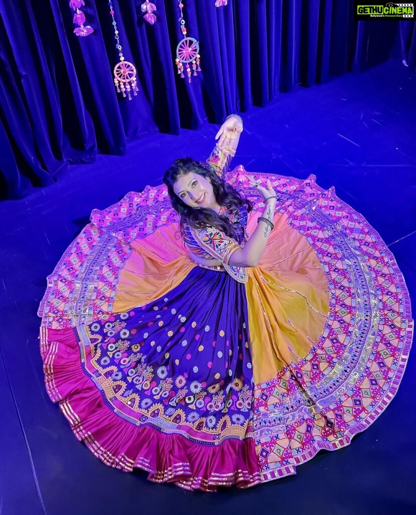 Juhi Parmar Instagram - There's a magic when colours blend, when the brightest smiles light up and the greatest of dance moves are pulled out....that magical time of the year is Navratri! Wishing all of you a very very Happy Navratri and hope you are enjoying these days full of dance and memories ❤️ #navratri #navratrispecial #navratricollection #indian #festive #festivewear