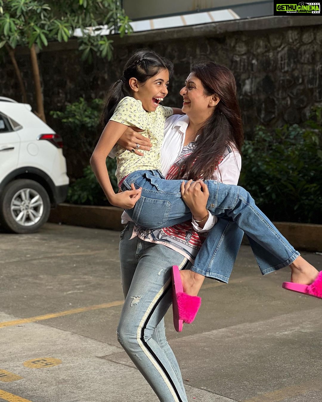 Juhi Parmar Instagram - With the speed you are growing up my doll, am not sure how much longer I can carry you like this but I know as much as I love the beauty of watching you grow up, I miss the mini you as well my Ginni! #motherdaughter #motherhood #mummaginni #loveislove #loveofmylife #🧿