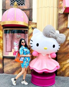 Kaavya Singh Instagram - #singapore🇸🇬 #universalstudios #singaporelife #music #travelphotography #travelling #feelingblessed #omnamahshivaya 🔱❤️🙏🏻🧿