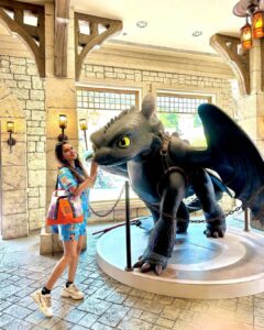 Kaavya Singh Instagram - #singapore🇸🇬 #universalstudios #singaporelife #music #travelphotography #travelling #feelingblessed #omnamahshivaya 🔱❤️🙏🏻🧿