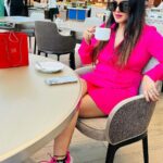 Kaavya Singh Instagram - #singapore🇸🇬 #marinabaysands #beautifulhotels #sealovers #bluewater #freshair #singaporelife #travelphotography #travelling #pinkdress #lovepinkcolor #traveltheworld #explore #faith #actorslife #omnamahshivaya 🔱🙏🏻❤️🧿 Marina Bay Sands,singapore