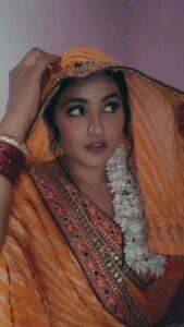 Kajal Raghwani Instagram - Hamar राजा के दिलवा हमरे हो ! ❤️ ✨️🧿☘️

#kajalraghwani #timtim #love #happiness #feelings #reeloftheday #fun #shooting #reels #trending #😎