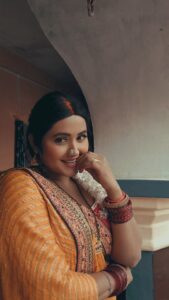 Kajal Raghwani Instagram - Thoda sawar thoda thoda tu gor bada ho ❤️✨️☘️🧿