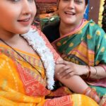 Kajal Raghwani Instagram - Bandook ki nok par banai gai reel 🤪😂 Hahahaha @1971kiranyadav Maa ♥️🧿☘️ BAs purana gana chahiye tha jo mila bana diya 😂😂😂