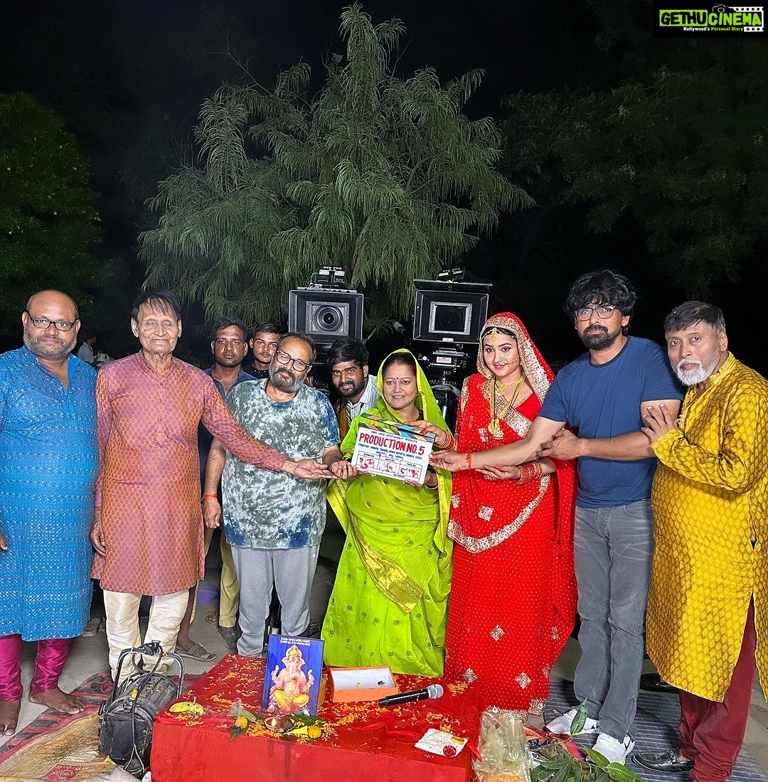 Kajal Raghwani Instagram - Announcing our New movie 🎥 ( Production no. 5 ) 👍 Muhurat done 🌸 Director :- @anilnainan Story by :- @arbindtiwari123 Actors :- @1971kiranyadav @manojsinghtiger @kajalraghwani @kajalraghwanisworld @monikasingh5519 Keep blessing Keep supporting Keep loving ♥️ #newmovie #production #no. #5 #manjulthakur #director #kajalraghwani #new #project #