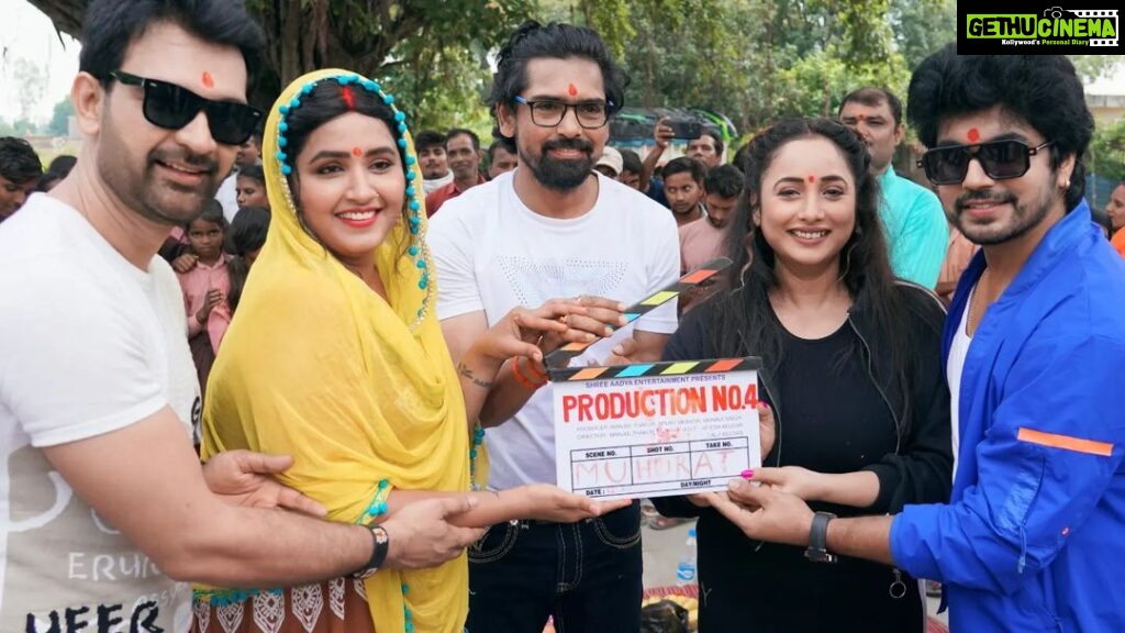 Kajal Raghwani Instagram - Excited 😍 Shooting started production number 4 with one of my favourite and the best director in our industry @manjulthakurofficial sir and my all-time favourite co artist (ranichatterji, Kajal Raghwani) and my CCL bestie Anshuman singh and the legends Kiran Yadav and Manoj Tiger and written by arbind tiwari (baba) ji Special thanks to Apurv sir for giving me this opportunity again... #newfilm #shooting #with #favorite #team #enter10rangeela #bhojpuricinema #haopy #excited