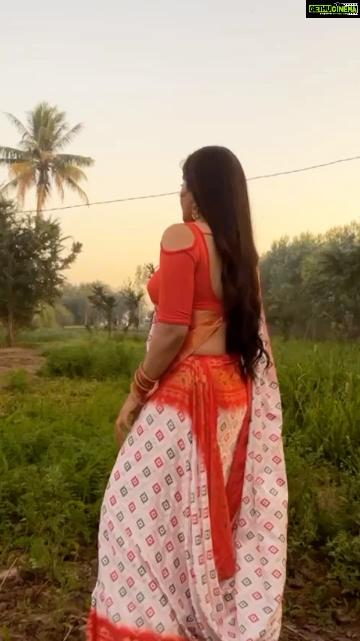 Kajal Raghwani - 227.9K Likes - Gore hathwa par naam sajanwa ke ✨♥️
#kajalraghwani #love #fun #reelsinstagram #reeloftheday 😇