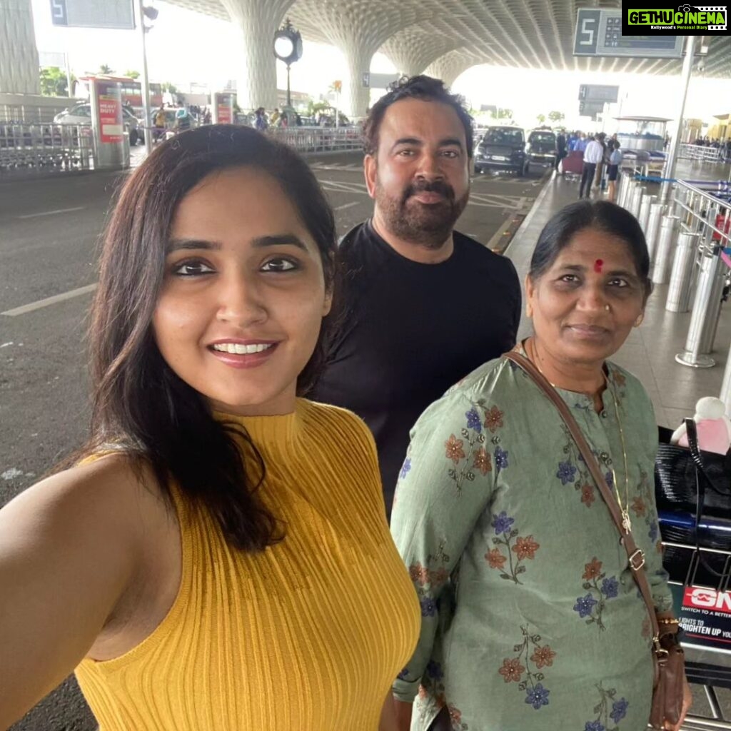 Kajal Raghwani Instagram - 🎂🎊 Happy wala birthday to you 🤗😃 @vineet_a_singh_thakur 🎉 God bless you always with lots of ☺️ happiness success 🥳 care love and everything 🎈 you deserves the most .. & Thank you for everything 😊✨️☘️🧿