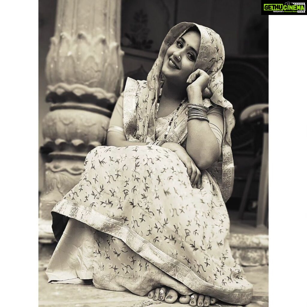 Kajal Raghwani Instagram - मुस्कुराते चेहरे, राज़ गहरे ! ❤️ ✨️ ☘️ 🧿 😊