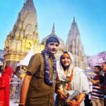 Kajal Raghwani Instagram - Kashi Vishwanath BABA 🧿☘️♾️✨ Bahot he achhese darshan huye aaj thank you to all 🙏 blessed 😇 aaj naye saal ka pehla din baba ke aashirvad ke sath ☘️ 🙌 Har Har Mahadev 🙌