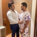 Kajal Raghwani Instagram - ❤️❤️❤️ Speechless My Favorites together 🤗✨️ Thank You @ravikishann jee for giving us ths moment @singhpawan999 @khesari_yadav Nazar na lage 🧿 @deepak_futurewiz @iakhileshkashyap singhvivek08 @ratnakarwwrindia @madhuvendrarai ❤️❤️❤️ @filamchibhojpuri & @filmfare all credit goes to you ... ☘️🙏
