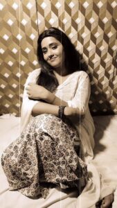 Kajal Raghwani Instagram - O ghar aaja pardesiiiiii ke Teri meri ek jindaadi ... 

✨️

#kajalraghwani #favorite #🧿