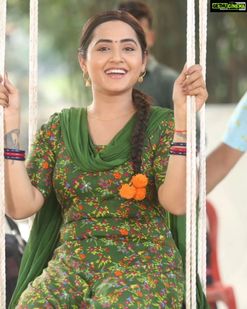 Kajal Raghwani Instagram - Be positive Think positive Stay positive 🧿☘️✨️ “Because of your smile, you make life more beautiful.” ❤️👸 #kajalraghwani #love #peace #happiness #💜
