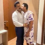 Kajal Raghwani Instagram - ❤️❤️❤️ Speechless My Favorites together 🤗✨️ Thank You @ravikishann jee for giving us ths moment @singhpawan999 @khesari_yadav Nazar na lage 🧿 @deepak_futurewiz @iakhileshkashyap singhvivek08 @ratnakarwwrindia @madhuvendrarai ❤️❤️❤️ @filamchibhojpuri & @filmfare all credit goes to you ... ☘️🙏