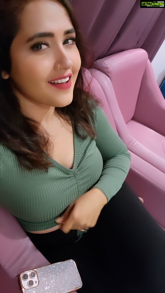 Kajal Raghwani Instagram - Kitna batai 😄😋 Sahi hai ye 🤪👍🤣