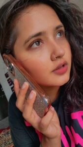 Kajal Raghwani Instagram - Last me sachme khasi aa gai 🤣🤣🤣 control kiya but nahi huwa 🤭🫢😋 #kajalraghwani #🧿☘️✨️ isliye cut Kar diya last me ... 😆😆🤪🫣
#reelsinstagram #reeloftheday #reelitfeelit #reels #comedy #fun #masti #actor #bhojpuri #😃