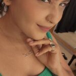 Kajal Raghwani Instagram - ✨️🧿🤞☘️❤️ शूटिंग working enjoying makeup time 😇 🎬 💫 😍 #kajalraghwani #love #work #mood #🤞 #blessed #☘️