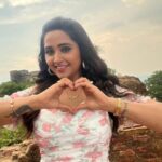 Kajal Raghwani Instagram - ✨️🧿 ⛅️ बादलों में छुप रहा है जाने क्यूँ ।। Love love and only love to you all ❤️☘️ Sukoon 🐒 Agori Fort