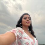 Kajal Raghwani Instagram - ✨️🧿 ⛅️ बादलों में छुप रहा है जाने क्यूँ ।। Love love and only love to you all ❤️☘️ Sukoon 🐒 Agori Fort