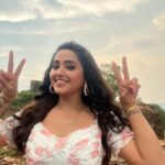Kajal Raghwani Instagram - ✨️🧿 ⛅️ बादलों में छुप रहा है जाने क्यूँ ।। Love love and only love to you all ❤️☘️ Sukoon 🐒 Agori Fort