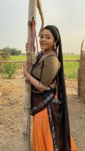Kajal Yadav Instagram - Hai mujh me aisa bhi kya re 🤷🏻‍♀️🤪 #khedoekbarsajna❤️ #kajalyadav #reels
