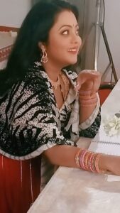 Kajal Yadav Instagram - Bas gale laga kar dekhna ♥️🫂

#love #faith #grateful #gratitude #sukoon  #kajalyadav