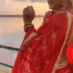 Kajal Yadav Instagram - Sajaan ho ♥️😍 #bhojpuri #bhojpurireels #sajanhokahiyabaratlekeaaiba🙈🙈😍❤️#sukoon #kajalyadav Raj Bhavan, Kalakankar