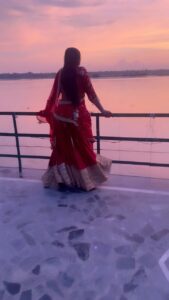 Kajal Yadav Instagram - Bhagwan badi fursat 😍🥀♥️ #bhojpuri #reels #sunset #kajalyadav #bhagwanbadifursatse #sukoon
