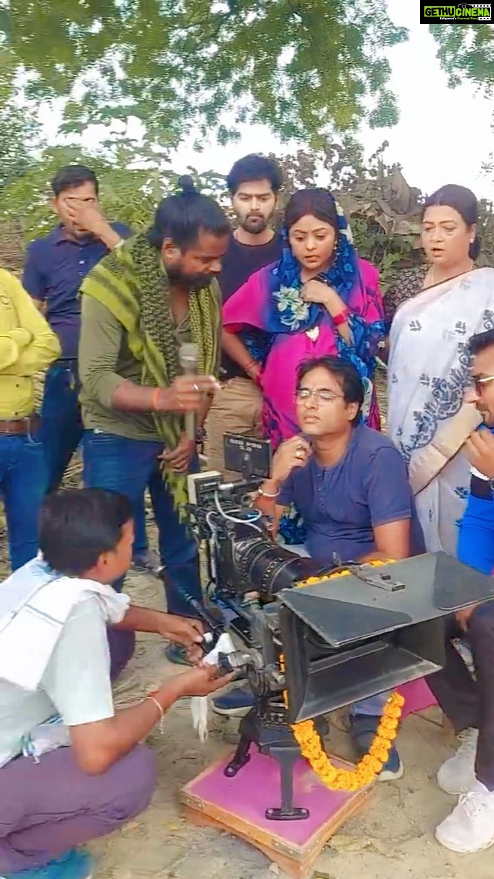 Kajal Yadav Instagram - Team "PINJRA " #behindthescenes #bhojpurifilm #kajalyadav #goodmorning #pinjra #kajalyadav_ky Bhadohi (U.P)