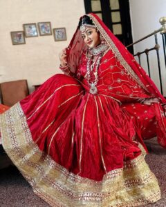 Kajal Yadav Instagram - Banu mein teri Dulhan ♥️😍🥀 

#dulhan #bridal #bridallook #bhojpuri #movie #kajalyadav #instpic #shooting