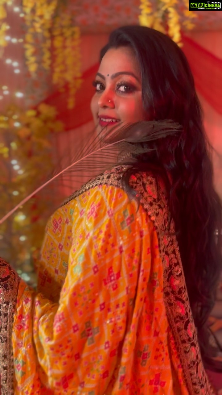 Kajal Yadav Instagram - यु मेरी नज़रों 👩🦰में वो मदहोश हो गए, सोचा हाल-इ-दिल पुछू वो बेहोश हो गए।🤷🏻♀️😇 #reels #instagood #kajalyadav #kajalyadav_ky #kajalyadavbhojpuri #beautiful #love #romantic #navratri #garba #happydussehra