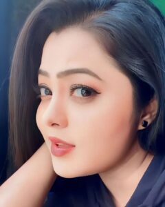 Kajal Yadav Instagram - हु छुप छुप के कहे तू निहारेला ☺️____________#romanticvideos #kajalyadav _____#kajalyadav_ky #pawansingh #kajalyadav #pic
