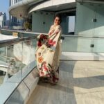 Kajol Instagram - There’s just something about a beautiful saree that makes you feel so ultra feminine, the twirling comes naturally.. Try it! #sexysaree #sunlighthitsright #sunkissed