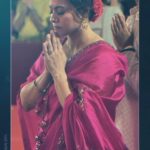 Kajol Instagram - 1st day of pujo.. It's when families come together in celebration.. Here's to praying and thanking the Goddess for everything she bestowed.. #saptami #durgapooja #pandalmagic