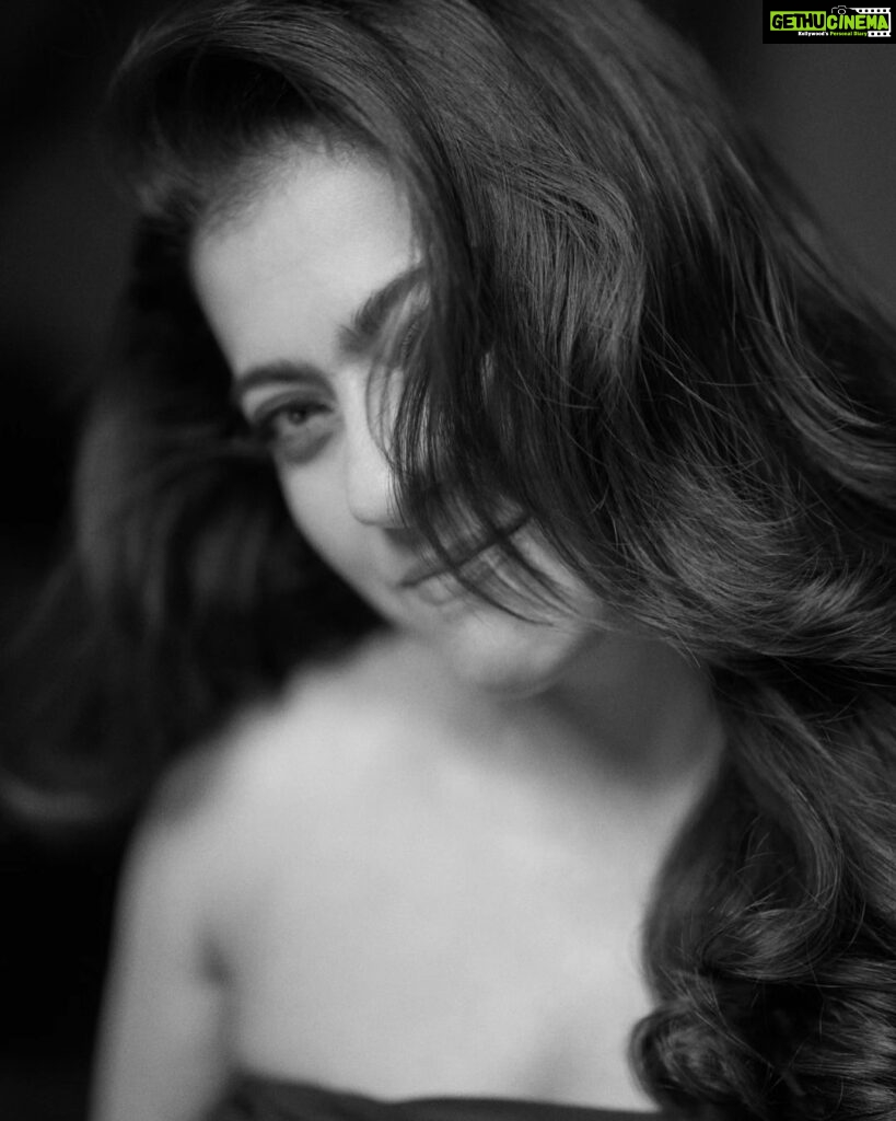 Kajol Instagram - Somehow black and white have this ghostly power over you.. all you can see is how right it looks. This session was shot off hand in the middle of another shoot and the feel behind it is an ode to #gautamrajyadaksha . Thank u @avigowariker for this lovely memory. #happyhalloween #ghostlyfeels #powerful night