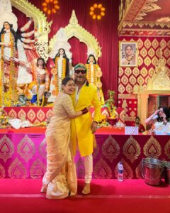 Kajol Instagram - To the OG clothes horse… The best dressed and kindest man around @apnabhidu 

#durgapuja #mahanavmi #bhidu #apnabhidu #jackieshroff