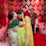 Kajol Instagram - Day 2 and the madness continues .. so many people being fed, praying and all with family .. it’s an experience! Love our pujas for all of it . #durgaashtami #durgapuja #itsallaboutfaith